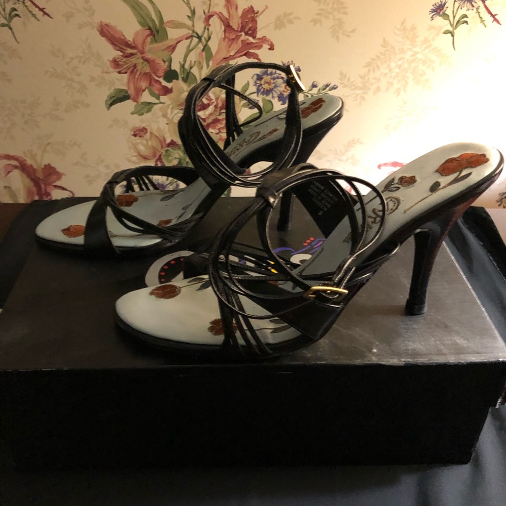 Carlos by Carlos Santana Black and Brown Floral Heels - Picture 2 of 8